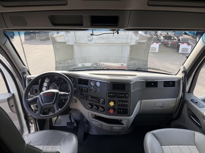 2022 Peterbilt 579-16