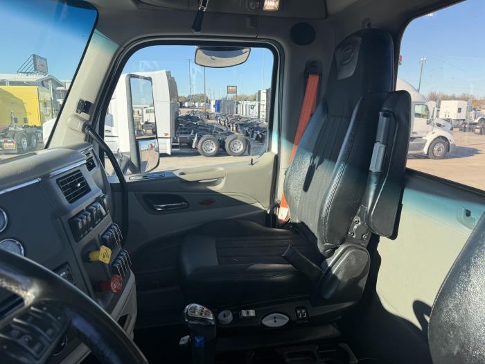 2020 Peterbilt 567-25