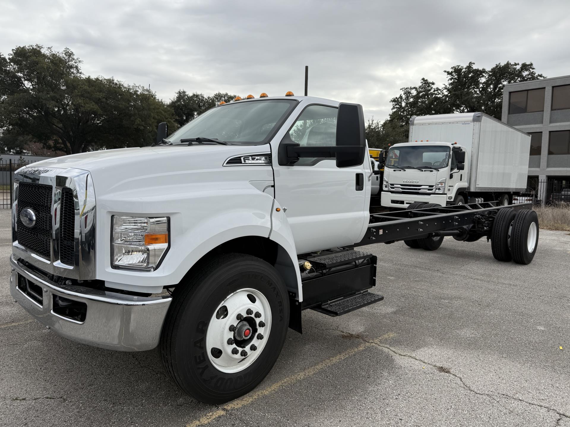 New 1996 Ford F-750 - photo 2