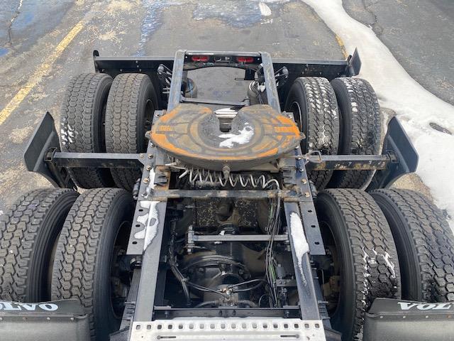 2023 Volvo VNR64T400-3