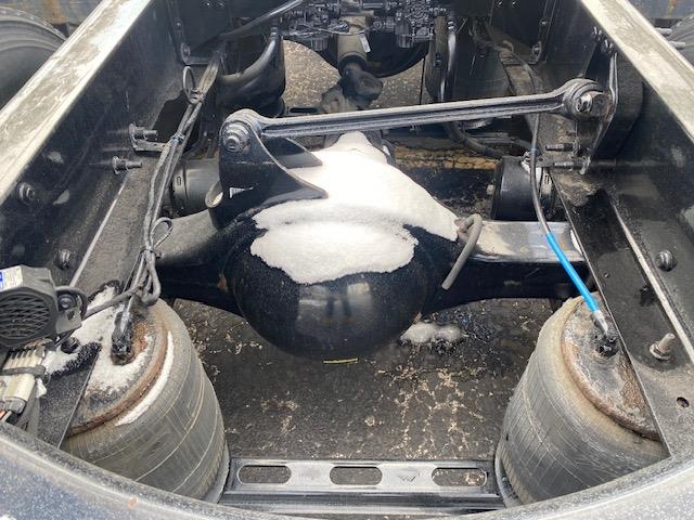 2023 Volvo VNR64T400-6