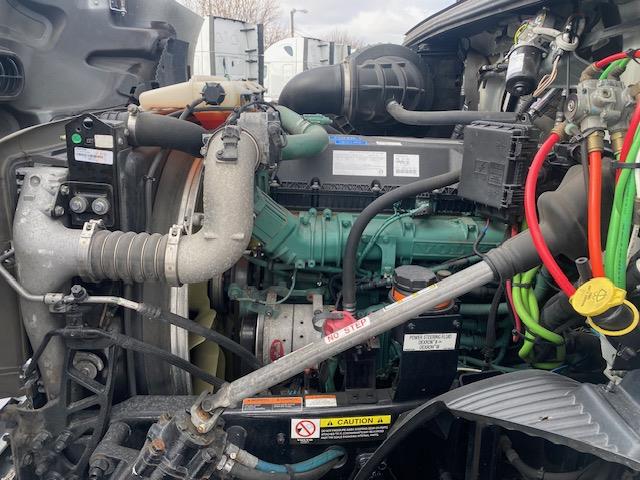 2023 Volvo VNR64T400-11