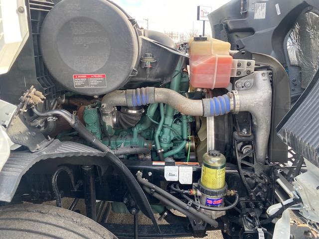 2023 Volvo VNR64T400-13