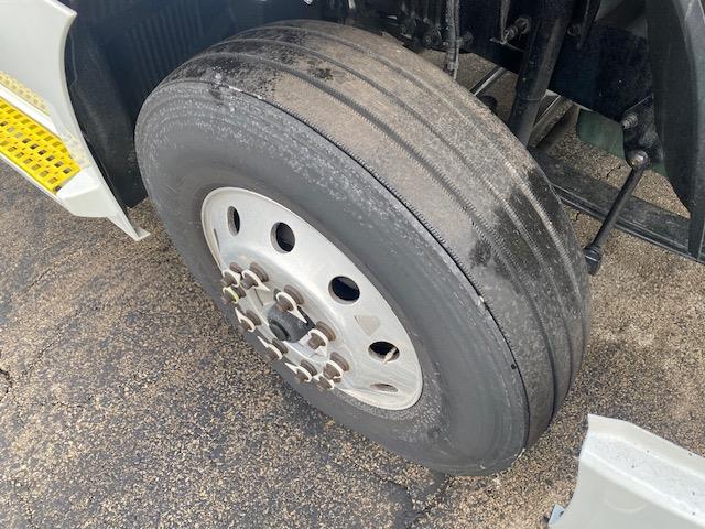 2023 Volvo VNR64T400-14