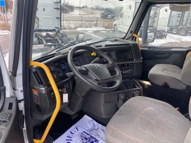 2023 Volvo VNR64T400-16