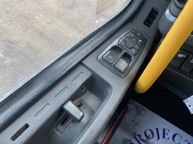 2023 Volvo VNR64T400-17