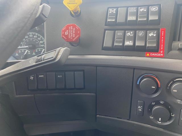 2023 Volvo VNR64T400-20