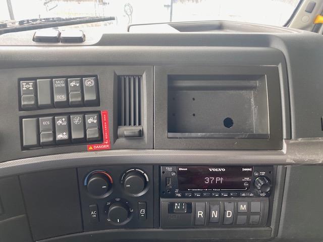 2023 Volvo VNR64T400-21