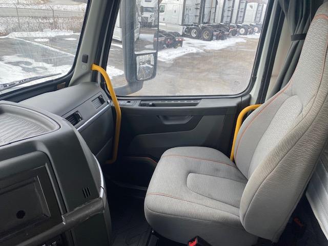 2023 Volvo VNR64T400-22