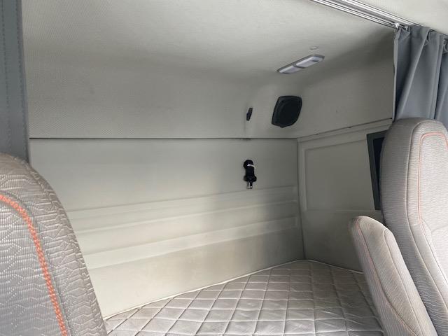 2023 Volvo VNR64T400-24