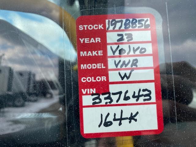 2023 Volvo VNR64T400-32