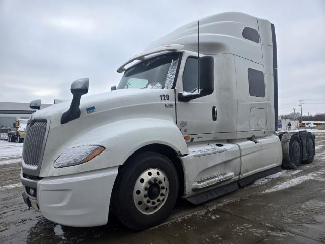 2022 International LT625-1