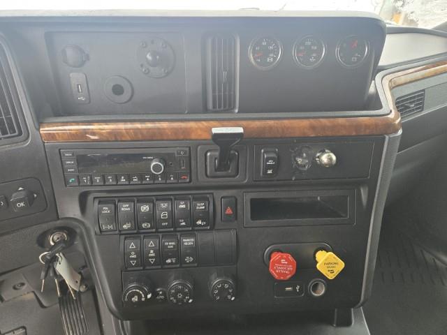 2022 International LT625-14