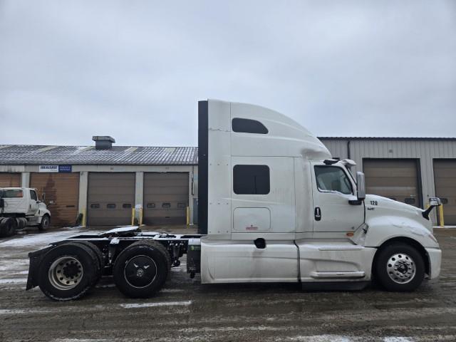 2022 International LT625-4