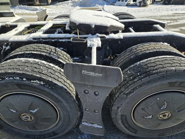 2022 International LT625-22