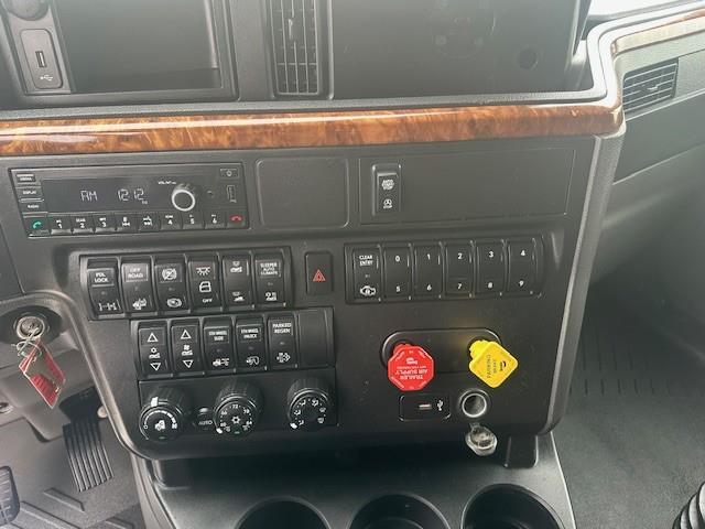 2022 International LT625-10