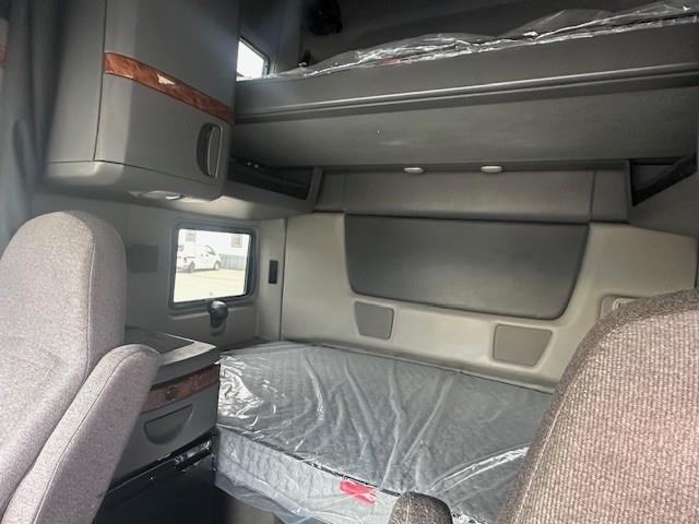 2022 International LT625-12