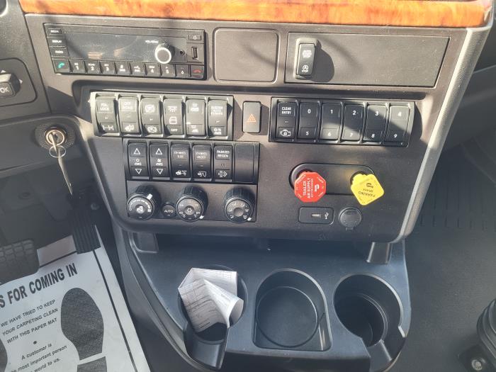 2022 International LT625-14