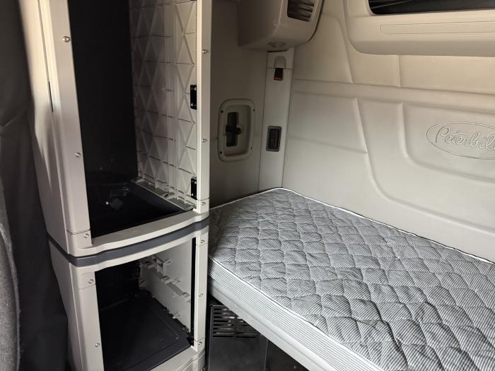 2022 Peterbilt 579-10