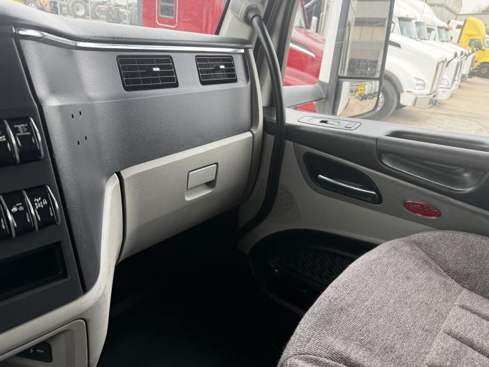 2022 Peterbilt 579-7