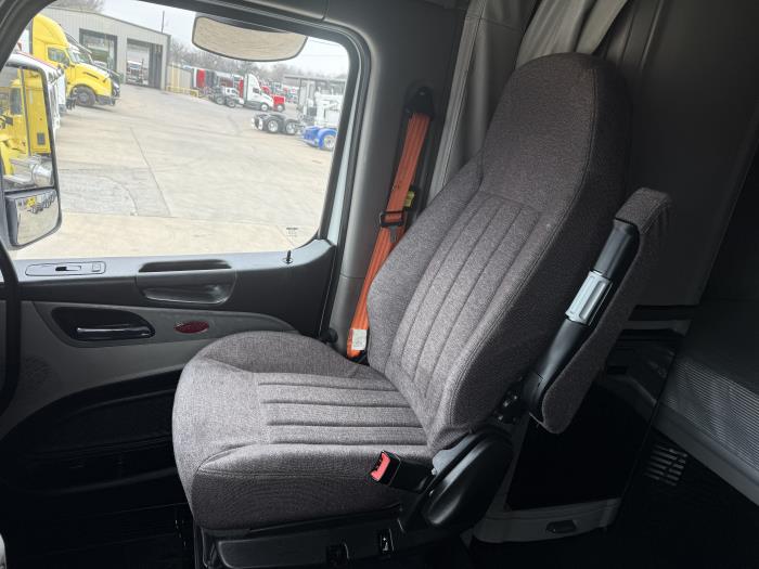 2022 Peterbilt 579-8