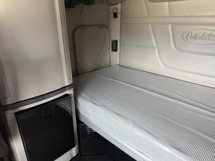 2022 Peterbilt 579-12