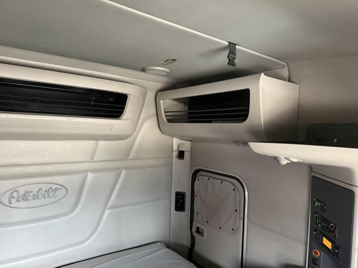 2022 Peterbilt 579-13