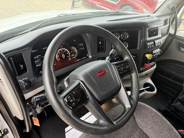 2022 Peterbilt 579-17
