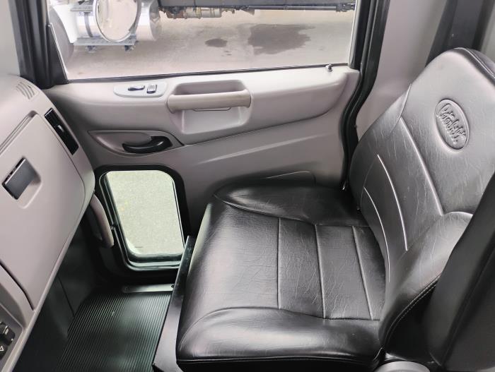 2020 Peterbilt 348-3