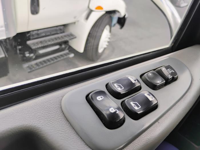 2020 Peterbilt 348-4