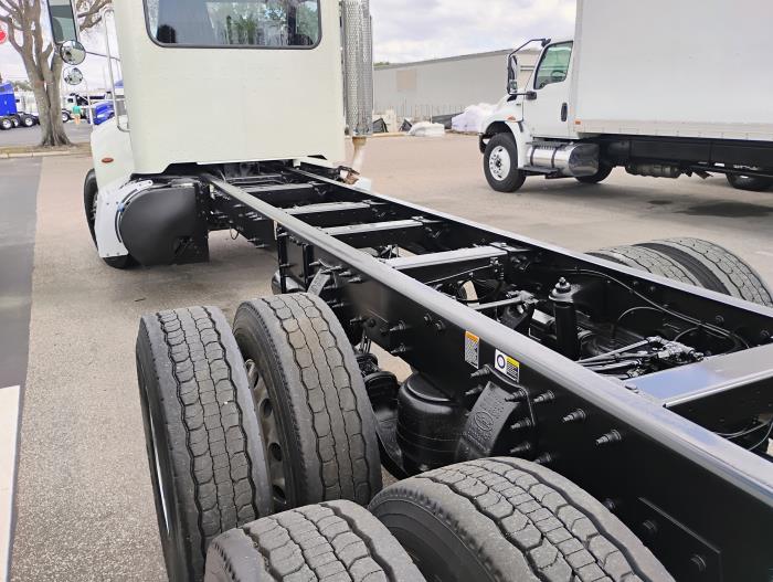 2020 Peterbilt 348-13