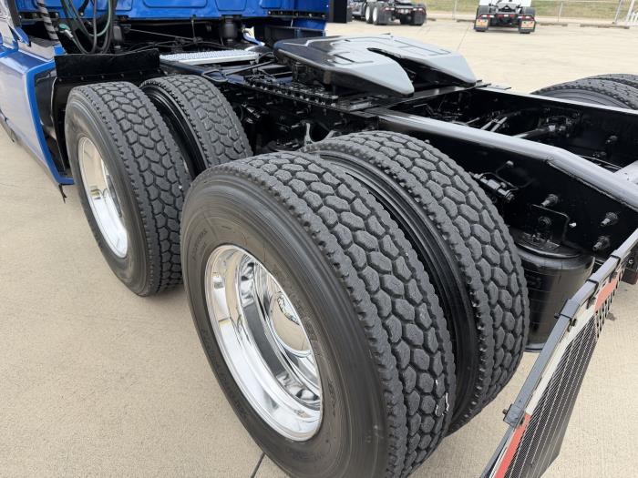 2022 International LT625-14