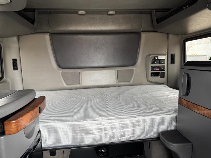 2022 International LT625-18