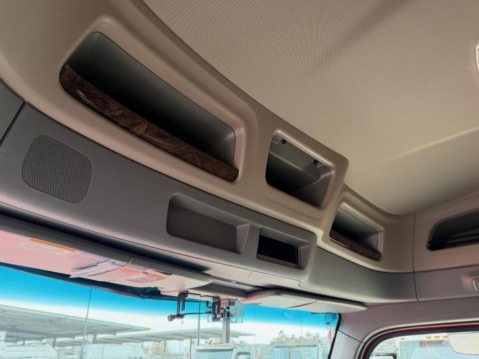 2026 Peterbilt 589-18