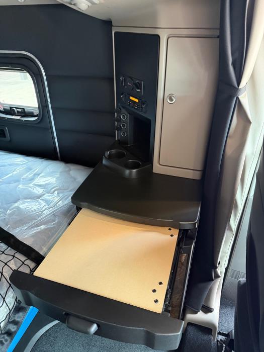 2026 Peterbilt 589-21