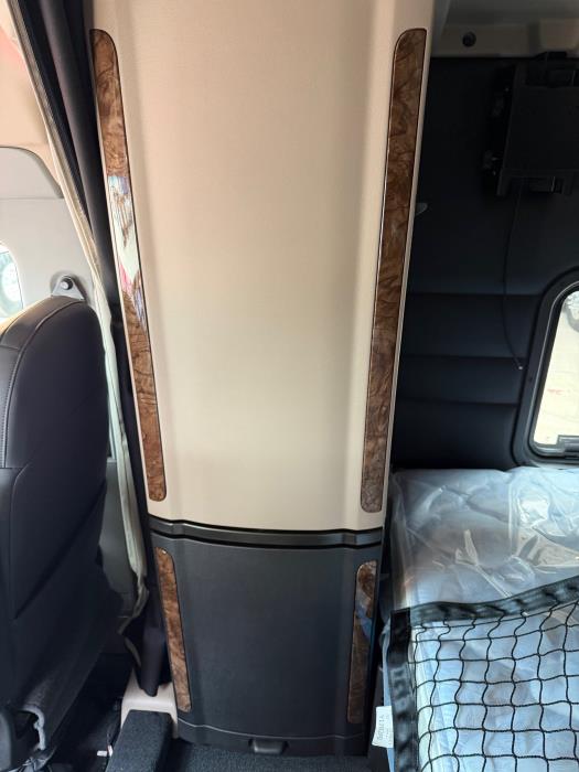 2026 Peterbilt 589-24