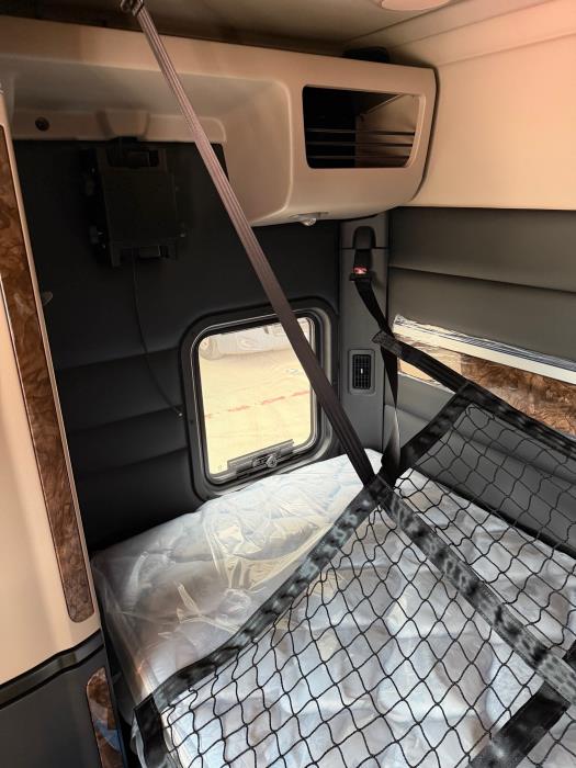 2026 Peterbilt 589-25