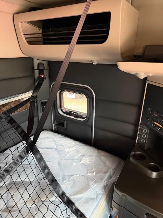 2026 Peterbilt 589-26