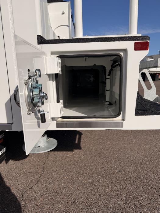 2026 Peterbilt 537-16