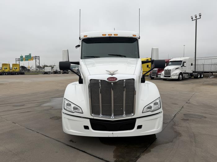2022 Peterbilt 579-8