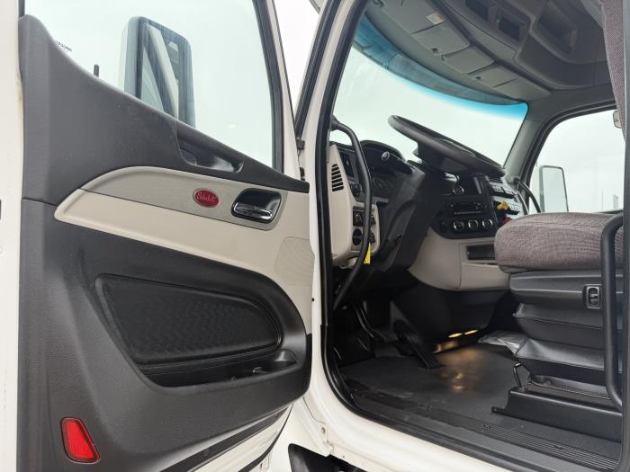 2022 Peterbilt 579-24