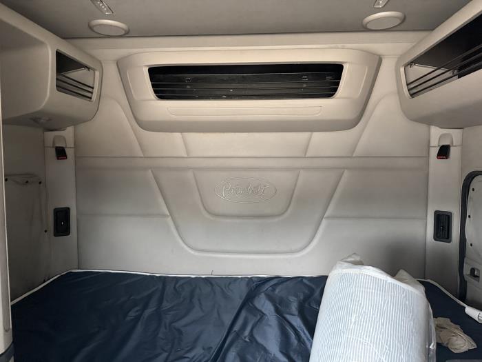 2022 Peterbilt 579-29