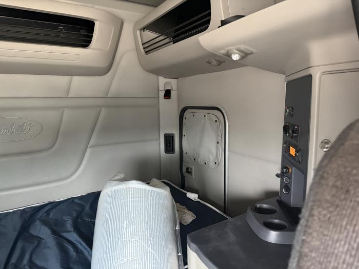 2022 Peterbilt 579-30