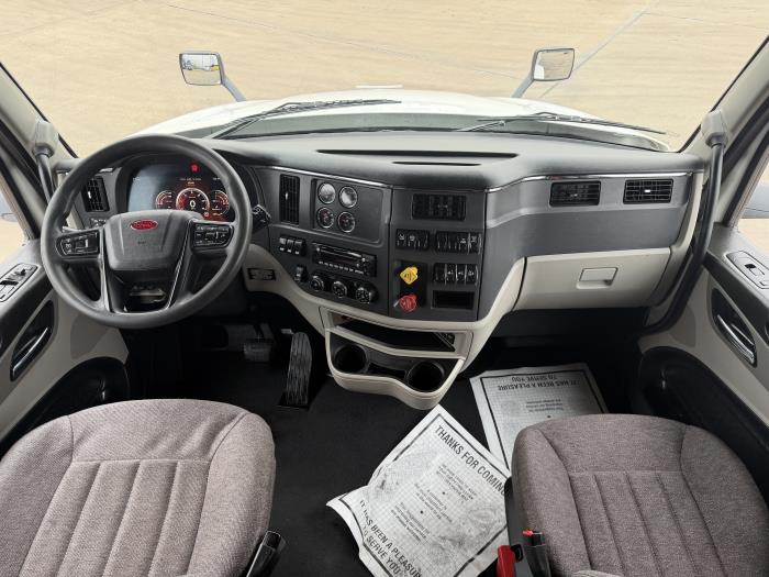 2022 Peterbilt 579-32
