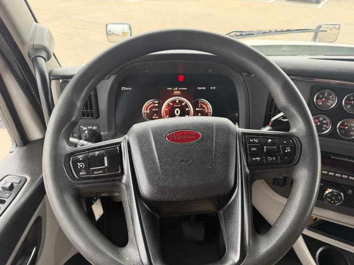 2022 Peterbilt 579-35