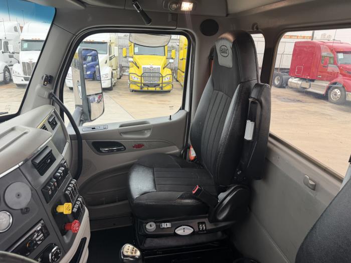 2020 Peterbilt 567-25