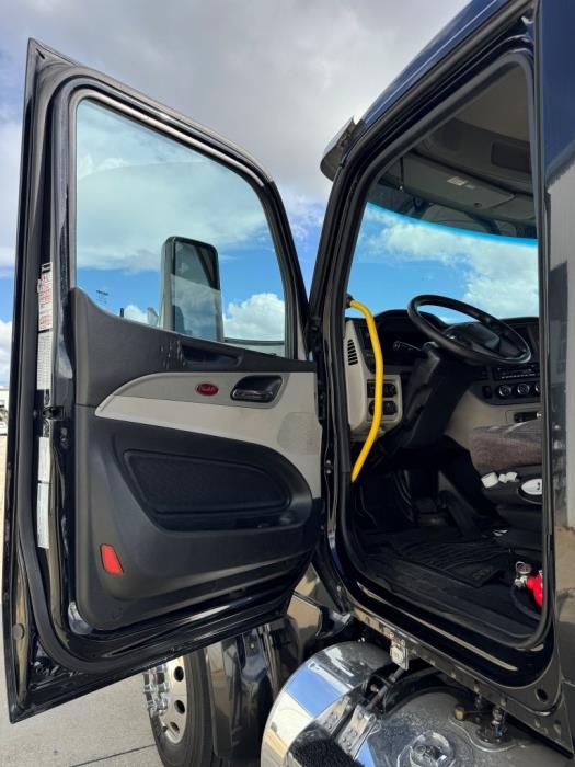 2022 Peterbilt 567-18