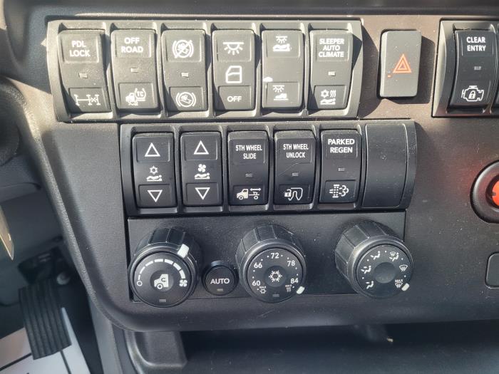 2022 International LT625-15