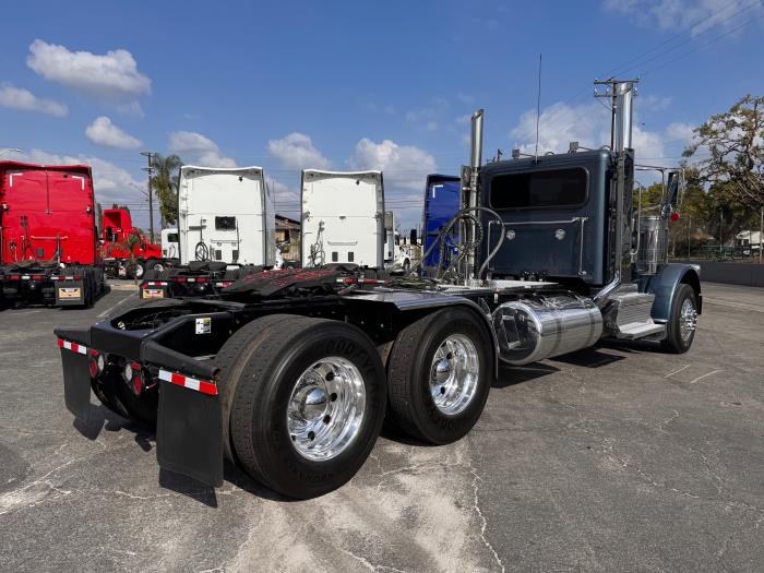 2023 Peterbilt 389-5