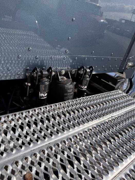 2023 Peterbilt 389-19